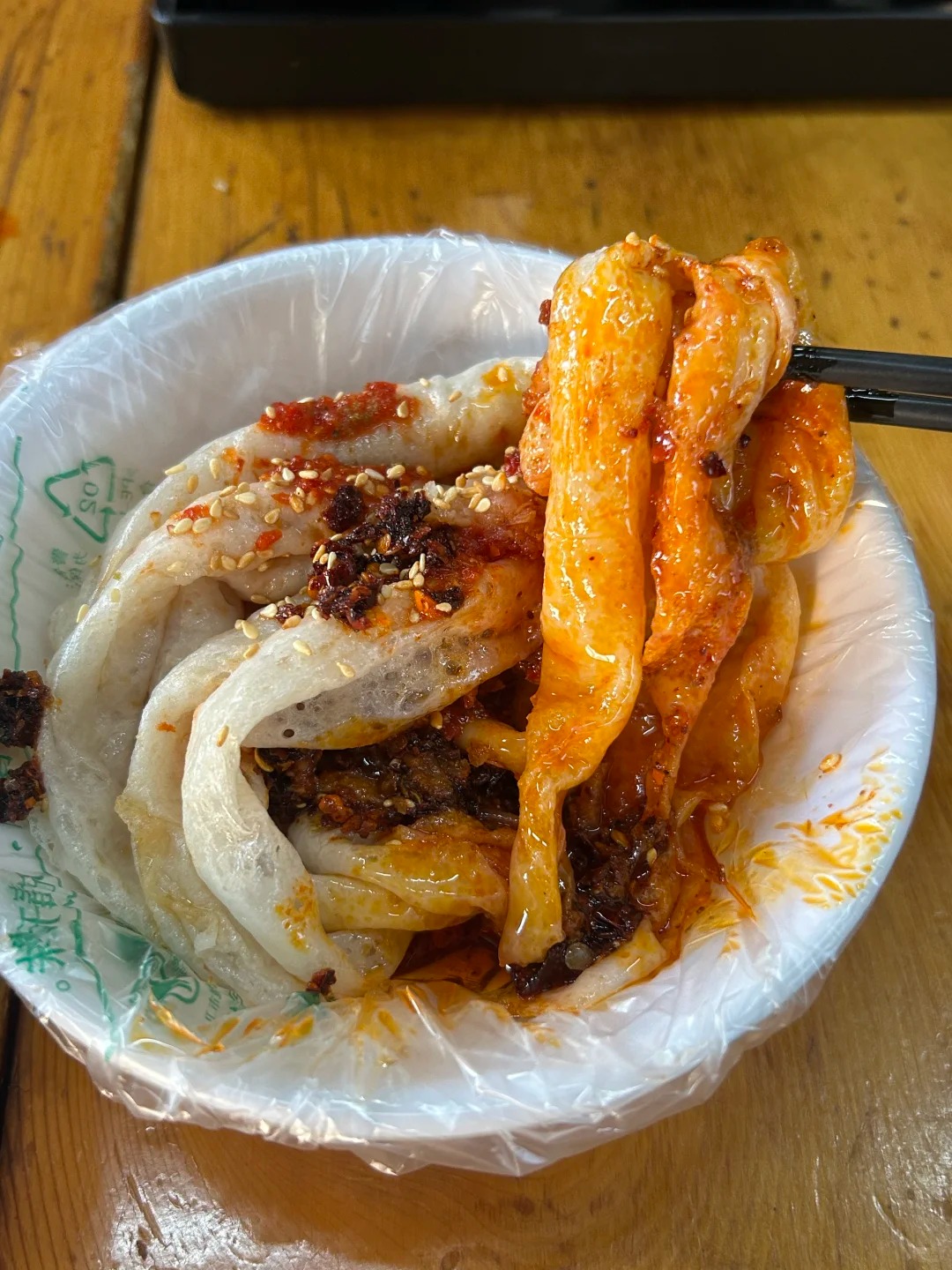 Cuộc so găng thú vị: Bánh cuốn Việt Nam và bánh cuốn Tử Trường, bên thanh tao nước mắm, bên đậm đà sốt cay- Ảnh 16. Cuộc so găng thú vị: Bánh cuốn Việt Nam và bánh cuốn Tử Trường, bên thanh tao nước mắm, bên đậm đà sốt cay- Ảnh 16.