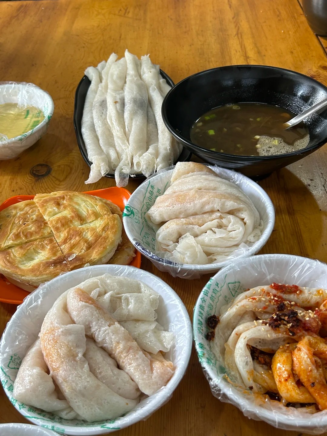 Cuộc so găng thú vị: Bánh cuốn Việt Nam và bánh cuốn Tử Trường, bên thanh tao nước mắm, bên đậm đà sốt cay- Ảnh 17. Cuộc so găng thú vị: Bánh cuốn Việt Nam và bánh cuốn Tử Trường, bên thanh tao nước mắm, bên đậm đà sốt cay- Ảnh 17.