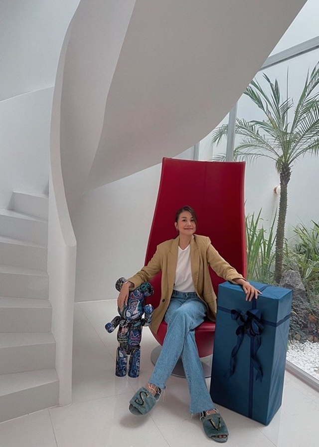 Mỹ nhân Vbiz 40 tuổi mới lấy chồng, không phải làm dâu, sống như bà hoàng trong bạch dinh 1000m²- Ảnh 9. Mỹ nhân Vbiz 40 tuổi mới lấy chồng, không phải làm dâu, sống như bà hoàng trong bạch dinh 1000m²- Ảnh 9.