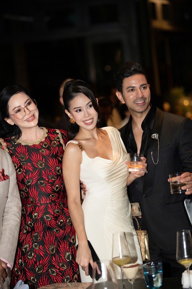 Tiên Nguyễn bất ngờ bị Tiên Nguyễn bất ngờ bị