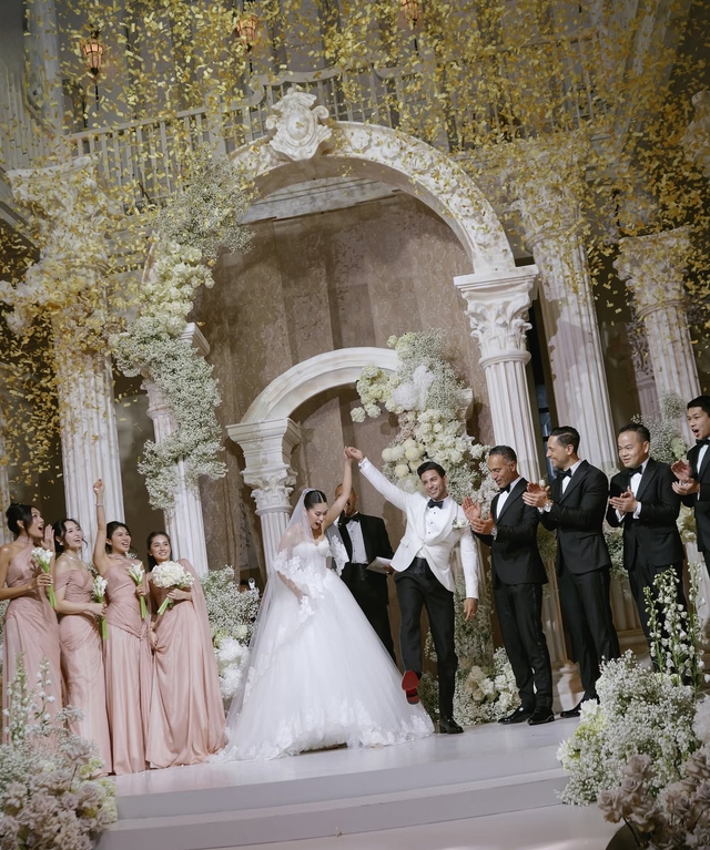 Tiên Nguyễn bị em trai nhắc đến bạn trai cũ ngay tại đám cưới khiến cả hội trường chấn động, cô dâu ra tín hiệu- Ảnh 1.