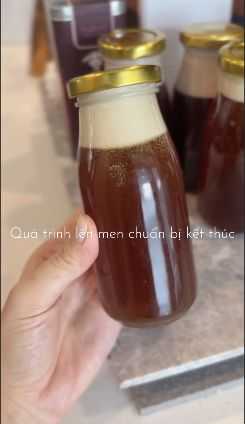 Được bố chồng tỷ phú gửi đồ quý, Linh Rin xắn tay áo chế biến bí kíp đẹp da- Ảnh 7. Được bố chồng tỷ phú gửi đồ quý, Linh Rin xắn tay áo chế biến bí kíp đẹp da- Ảnh 7.