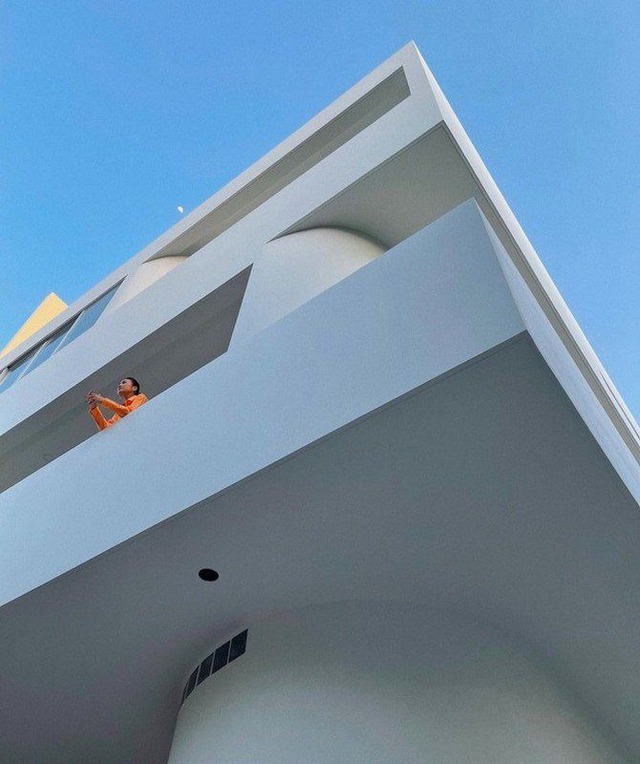 Mỹ nhân Vbiz 40 tuổi mới lấy chồng, không phải làm dâu, sống như bà hoàng trong bạch dinh 1000m²- Ảnh 3. Mỹ nhân Vbiz 40 tuổi mới lấy chồng, không phải làm dâu, sống như bà hoàng trong bạch dinh 1000m²- Ảnh 3.