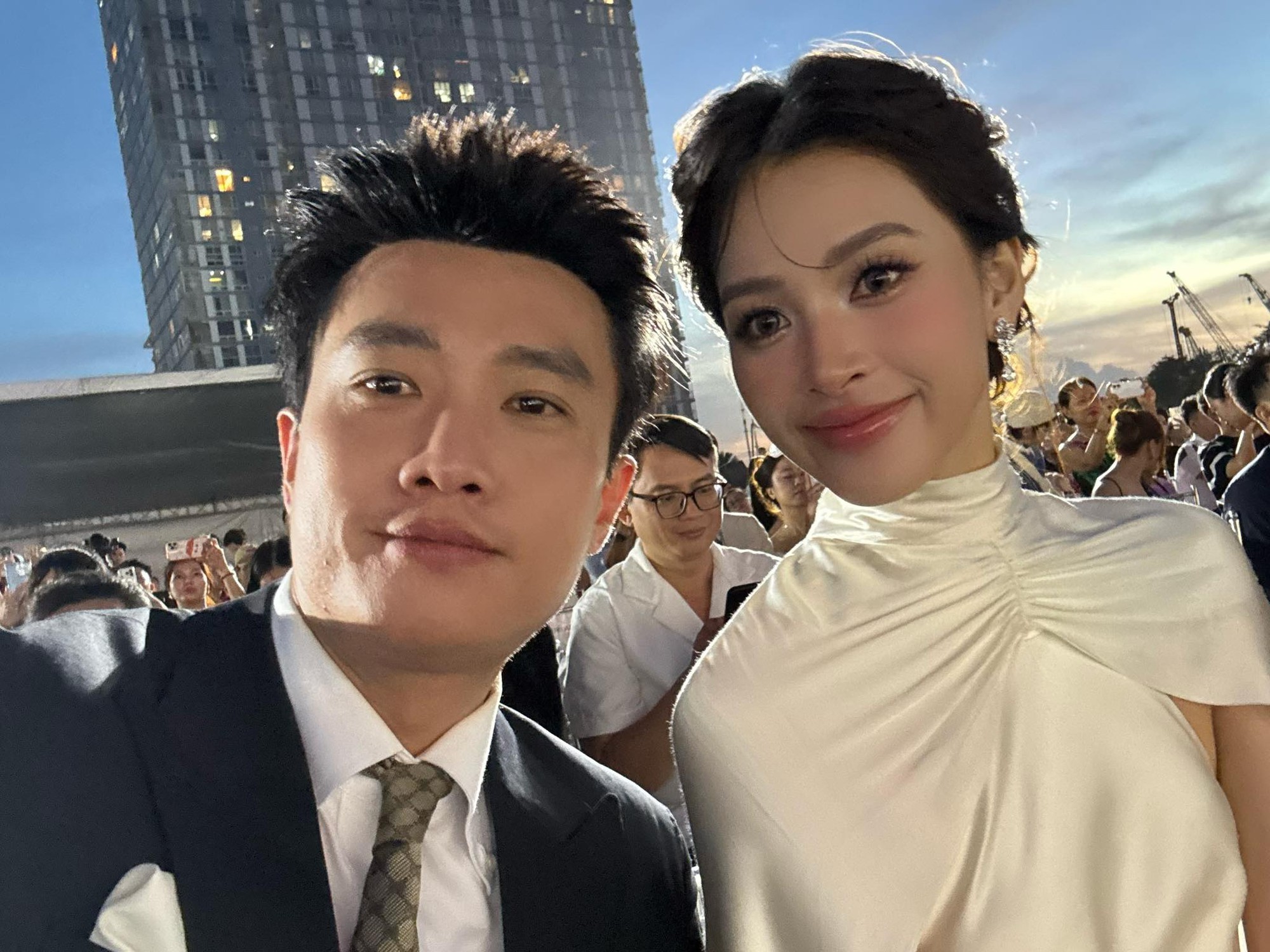 Đẹp đôi nhất lúc này: Mỹ nhân nghìn năm có một và tổng tài Quốc Trường xuất sắc hơn cổ tích- Ảnh 2. Đẹp đôi nhất lúc này: Mỹ nhân nghìn năm có một và tổng tài Quốc Trường xuất sắc hơn cổ tích- Ảnh 2.