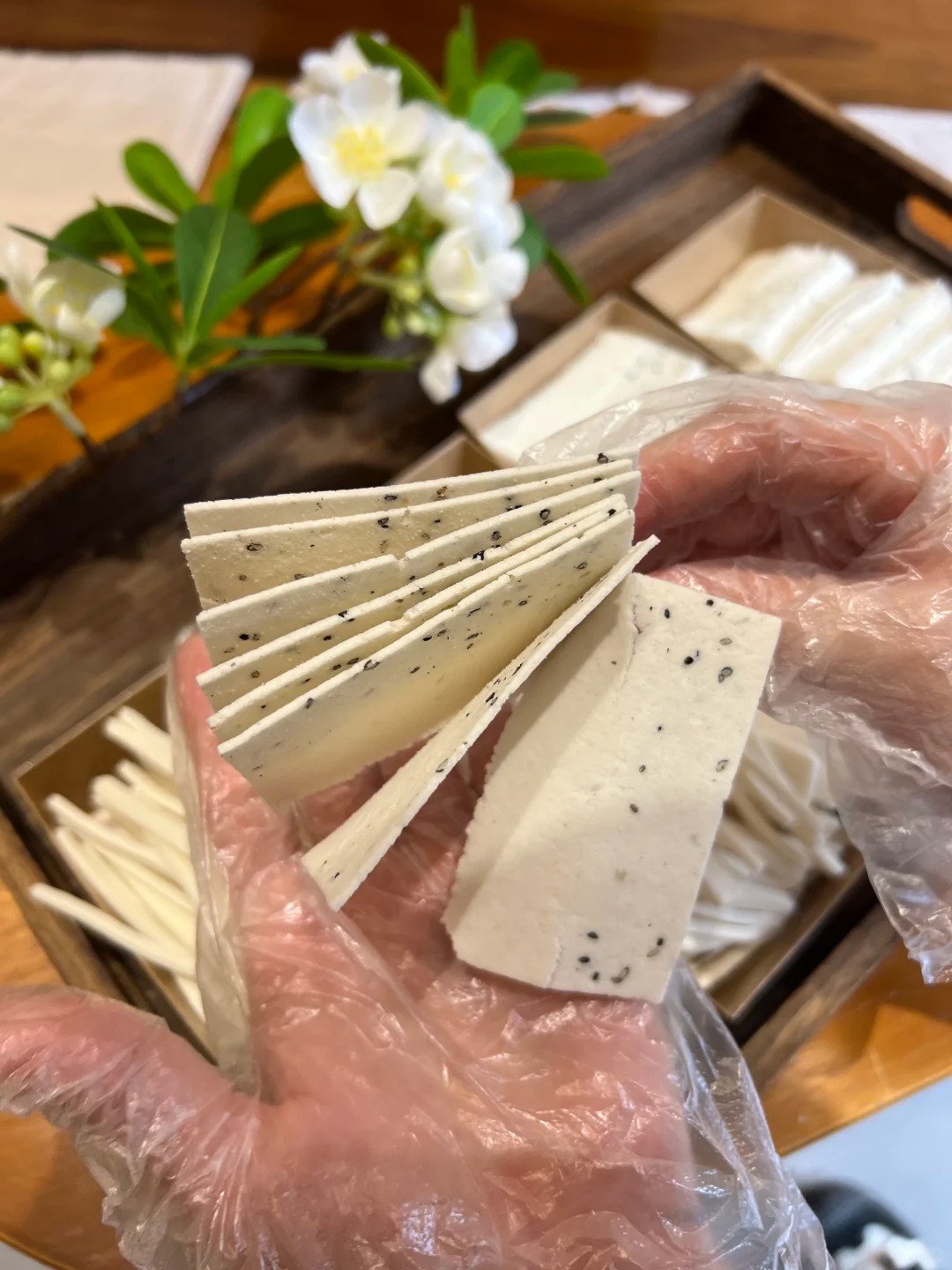 Kỳ lạ món bánh phải "ủ bột" suốt 6 tháng mới được làm, mỏng như giấy, trắng như tuyết khiến vua Càn Long mê mẩn quên cả làm thơ- Ảnh 11.