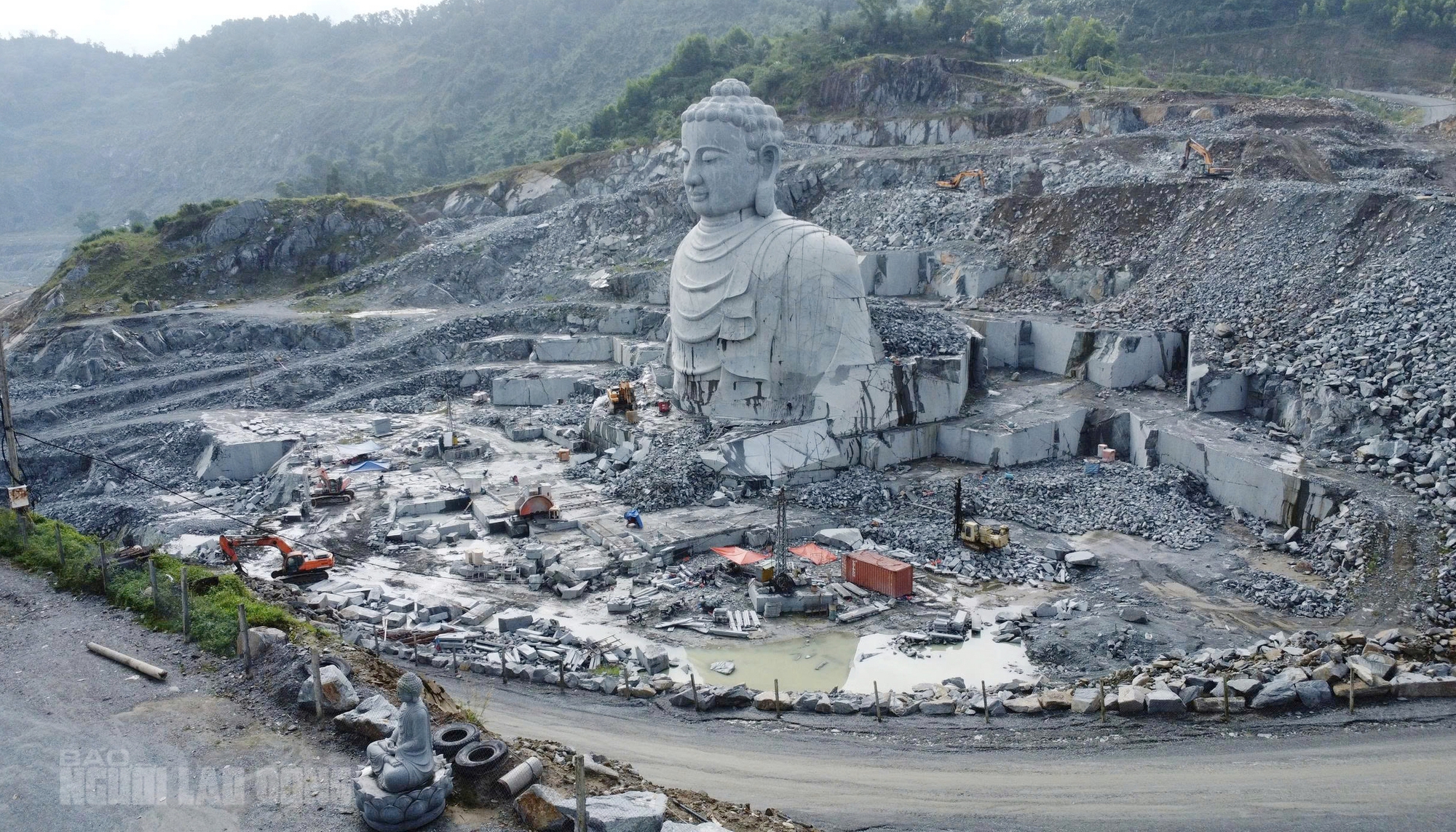 Cận cảnh thi công tượng Phật khổng lồ ở Đà Nẵng, gần 10 năm chưa hoàn thành- Ảnh 1. Cận cảnh thi công tượng Phật khổng lồ ở Đà Nẵng, gần 10 năm chưa hoàn thành- Ảnh 1.