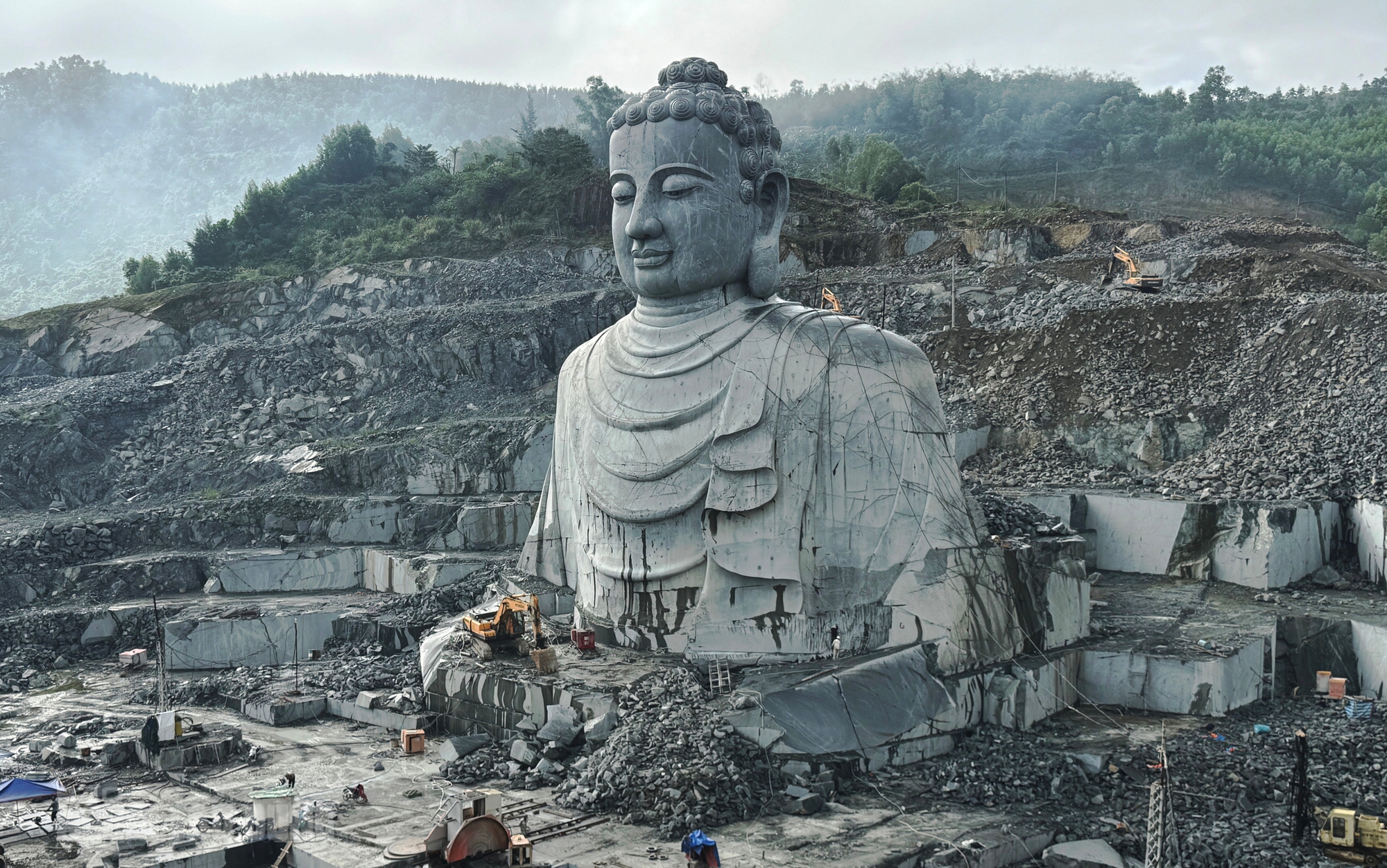 Cận cảnh thi công tượng Phật khổng lồ ở Đà Nẵng, gần 10 năm chưa hoàn thành- Ảnh 3. Cận cảnh thi công tượng Phật khổng lồ ở Đà Nẵng, gần 10 năm chưa hoàn thành- Ảnh 3.