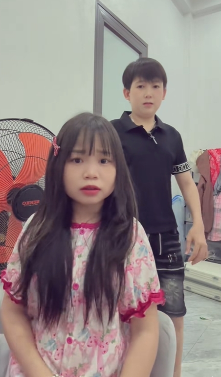 Cô gái Nghệ An cao 1m30 yêu chàng trai 1m40: Cuộc sống của "người tí hon" gây tò mò - Ảnh 6. Cô gái Nghệ An cao 1m30 yêu chàng trai 1m40: Cuộc sống của "người tí hon" gây tò mò - Ảnh 6.