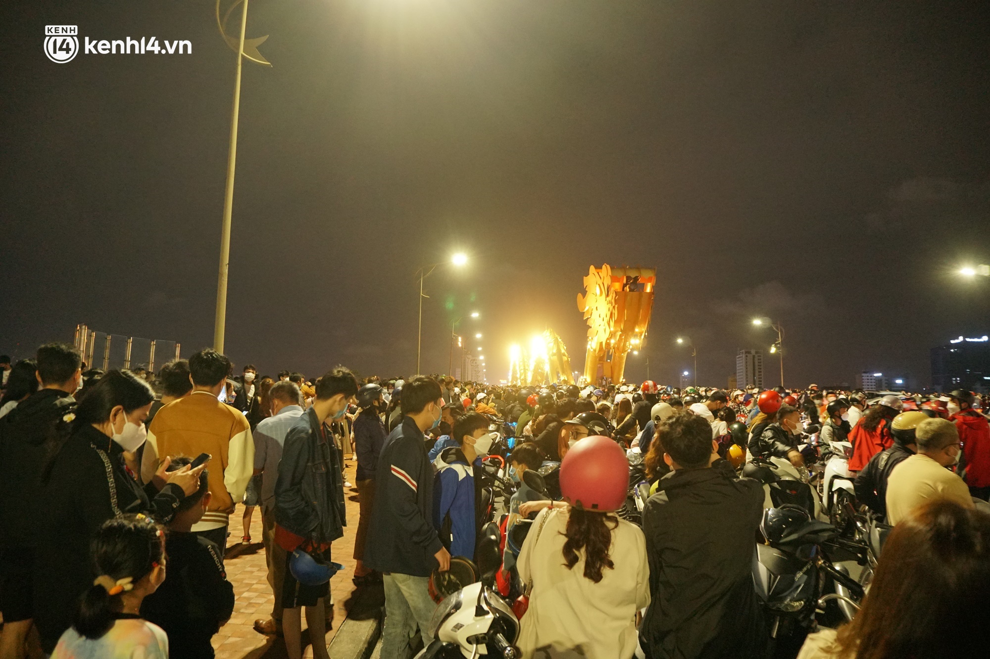 Khách Tây ướt sũng ở Đà Nẵng, khóc thét trách dân mạng "sao không cảnh báo" - Ảnh 5. Khách Tây ướt sũng ở Đà Nẵng, khóc thét trách dân mạng "sao không cảnh báo" - Ảnh 5.