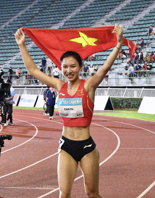 Tìm ra "nữ thần điền kinh" Việt Nam tại SEA Games: Tài năng có thừa, bụng 6 múi săn chắc, chân còn dài thẳng thắp- Ảnh 2.