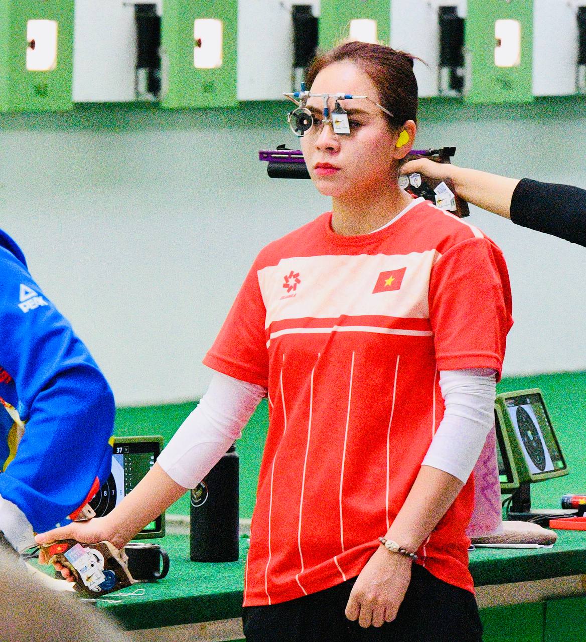 Phỏng vấn nóng nữ xạ thủ ngầu nhất SEA Games Trịnh Thu Vinh: Áp lực đến bật khóc rồi trở lại giành luôn 2 HCV!- Ảnh 3. Phỏng vấn nóng nữ xạ thủ ngầu nhất SEA Games Trịnh Thu Vinh: Áp lực đến bật khóc rồi trở lại giành luôn 2 HCV!- Ảnh 3.