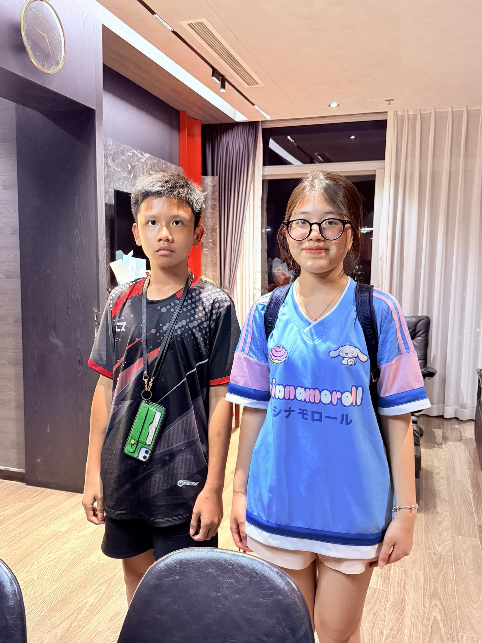 Đón con gái rượu về Việt Nam, hot dad Nguyễn Văn Chung "kêu trời" vì khả năng shopping ái nữ - Ảnh 1. Đón con gái rượu về Việt Nam, hot dad Nguyễn Văn Chung "kêu trời" vì khả năng shopping ái nữ - Ảnh 1.