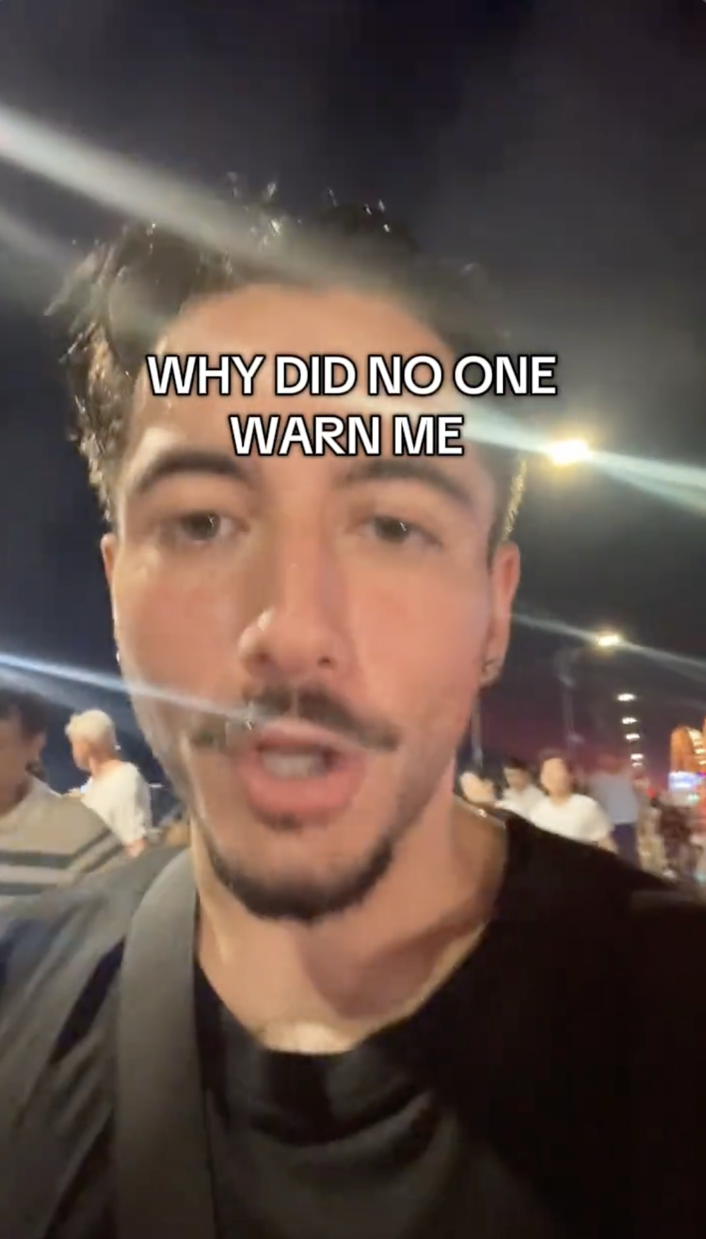 Khách Tây ướt sũng ở Đà Nẵng, khóc thét trách dân mạng "sao không cảnh báo" - Ảnh 1. Khách Tây ướt sũng ở Đà Nẵng, khóc thét trách dân mạng "sao không cảnh báo" - Ảnh 1.