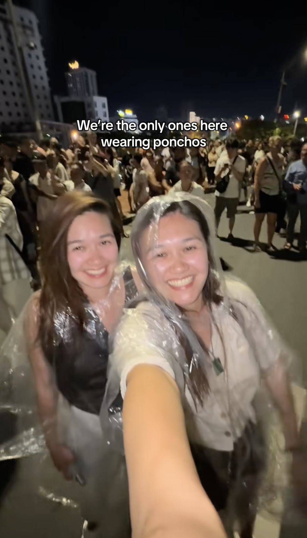 Khách Tây ướt sũng ở Đà Nẵng, khóc thét trách dân mạng "sao không cảnh báo" - Ảnh 4. Khách Tây ướt sũng ở Đà Nẵng, khóc thét trách dân mạng "sao không cảnh báo" - Ảnh 4.