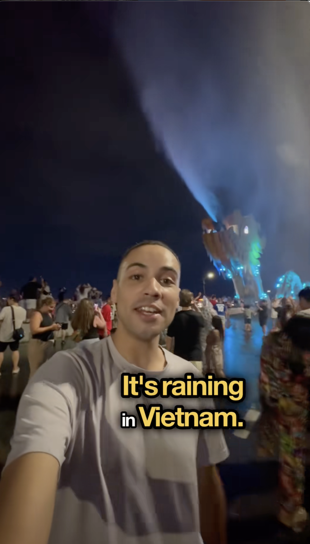 Khách Tây ướt sũng ở Đà Nẵng, khóc thét trách dân mạng "sao không cảnh báo" - Ảnh 3. Khách Tây ướt sũng ở Đà Nẵng, khóc thét trách dân mạng "sao không cảnh báo" - Ảnh 3.