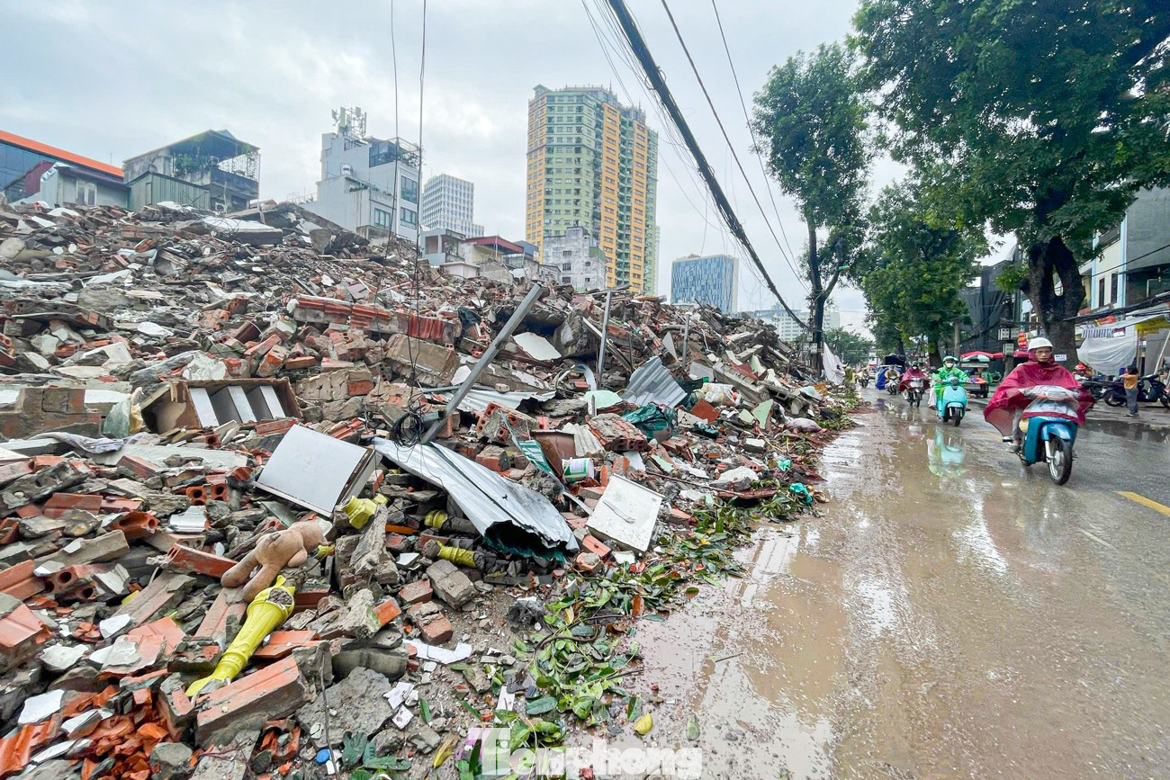 Dự án đường Vành đai 1 đoạn Hoàng Cầu - Voi Phục 'thần tốc' giải phóng mặt bằng- Ảnh 1.