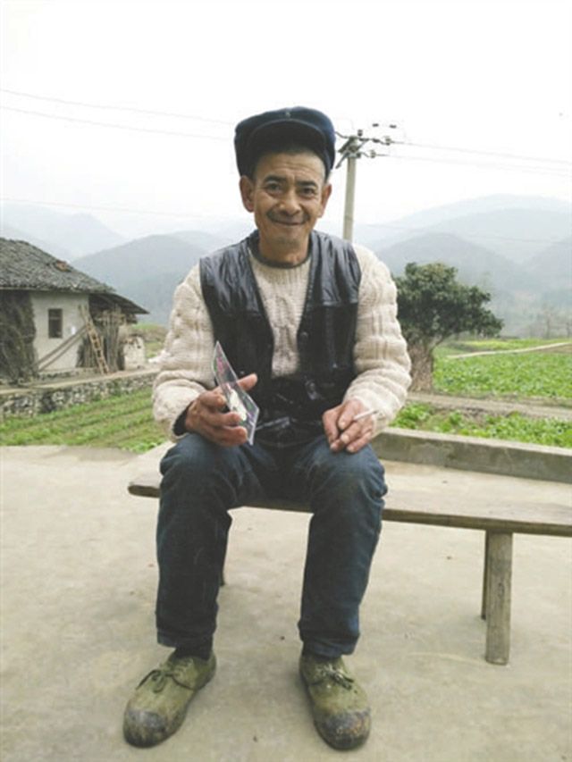 Lão nông nhà nghèo nhận nuôi một bé gái bị bỏ rơi, không ngờ 23 năm sau, chính cô lại kiện ông ra tòa- Ảnh 1.