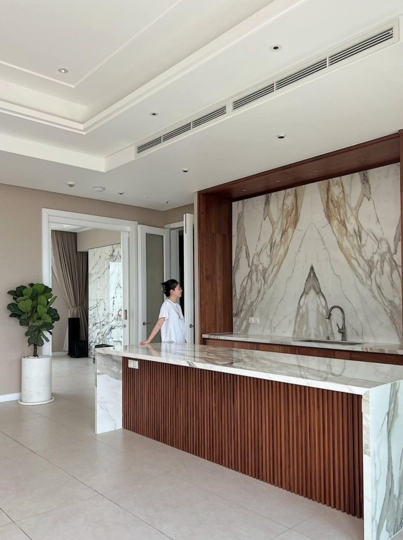 Mỹ nhân Việt có "style ăn cưới" đẹp rung chuyển thị giác, sống đời nữ hoàng trong penthouse triệu đô - Ảnh 8. Mỹ nhân Việt có "style ăn cưới" đẹp rung chuyển thị giác, sống đời nữ hoàng trong penthouse triệu đô - Ảnh 8.