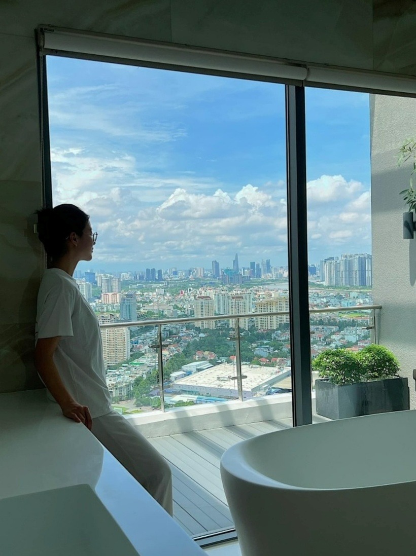 Mỹ nhân Việt có "style ăn cưới" đẹp rung chuyển thị giác, sống đời nữ hoàng trong penthouse triệu đô - Ảnh 10. Mỹ nhân Việt có "style ăn cưới" đẹp rung chuyển thị giác, sống đời nữ hoàng trong penthouse triệu đô - Ảnh 10.