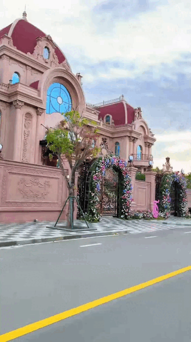 Đám cưới hé lộ dinh thự "khủng" nhất Phan Thiết - cô dâu là ái nữ tập đoàn nghìn tỷ kín tiếng nhất Việt Nam - Ảnh 5. Đám cưới hé lộ dinh thự "khủng" nhất Phan Thiết - cô dâu là ái nữ tập đoàn nghìn tỷ kín tiếng nhất Việt Nam - Ảnh 5.