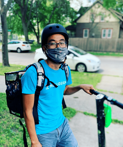 Ngày làm văn phòng, tối làm shipper kiếm tiền triệu- Ảnh 1.