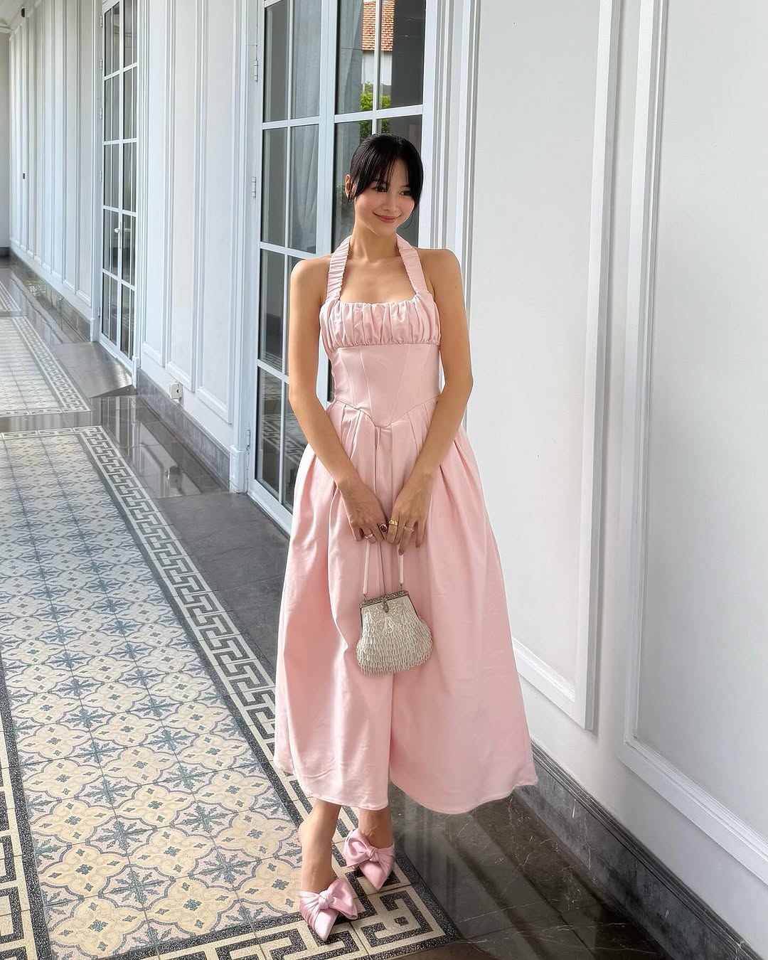 Mỹ nhân Việt có "style ăn cưới" đẹp rung chuyển thị giác, sống đời nữ hoàng trong penthouse triệu đô - Ảnh 4. Mỹ nhân Việt có "style ăn cưới" đẹp rung chuyển thị giác, sống đời nữ hoàng trong penthouse triệu đô - Ảnh 4.