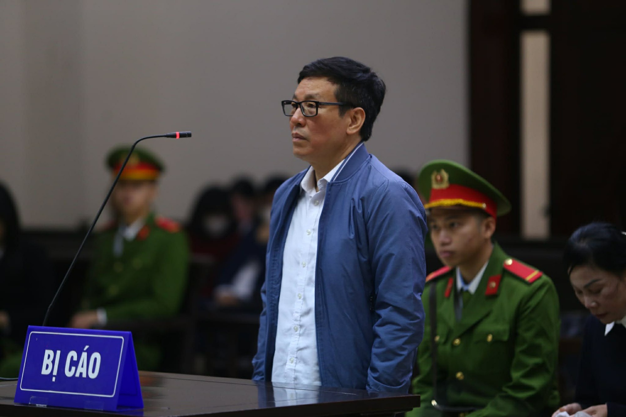 Nữ cựu Bí thư Vĩnh Phúc cũ Hoàng Thị Thúy Lan ra tòa phúc thẩm - Ảnh 2.