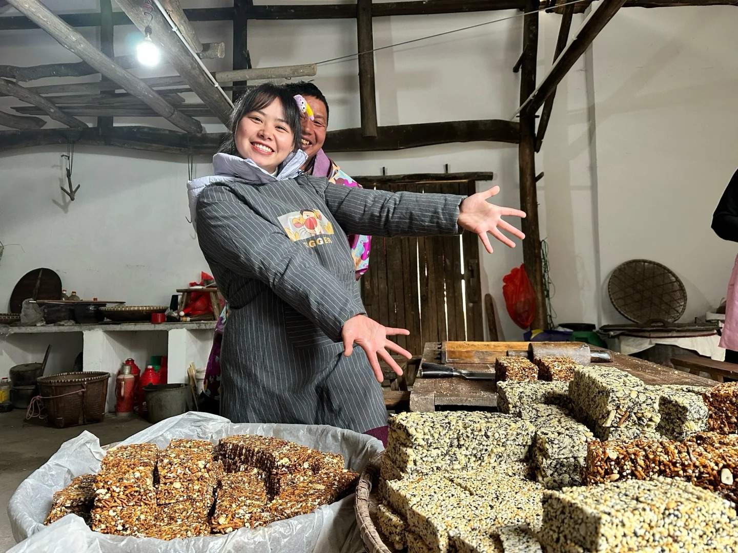 Món "lương khô" 400 năm tuổi từng khiến vua Càn Long tấm tắc, ngỡ lạ mà quen với ký ức Tết Việt- Ảnh 5.