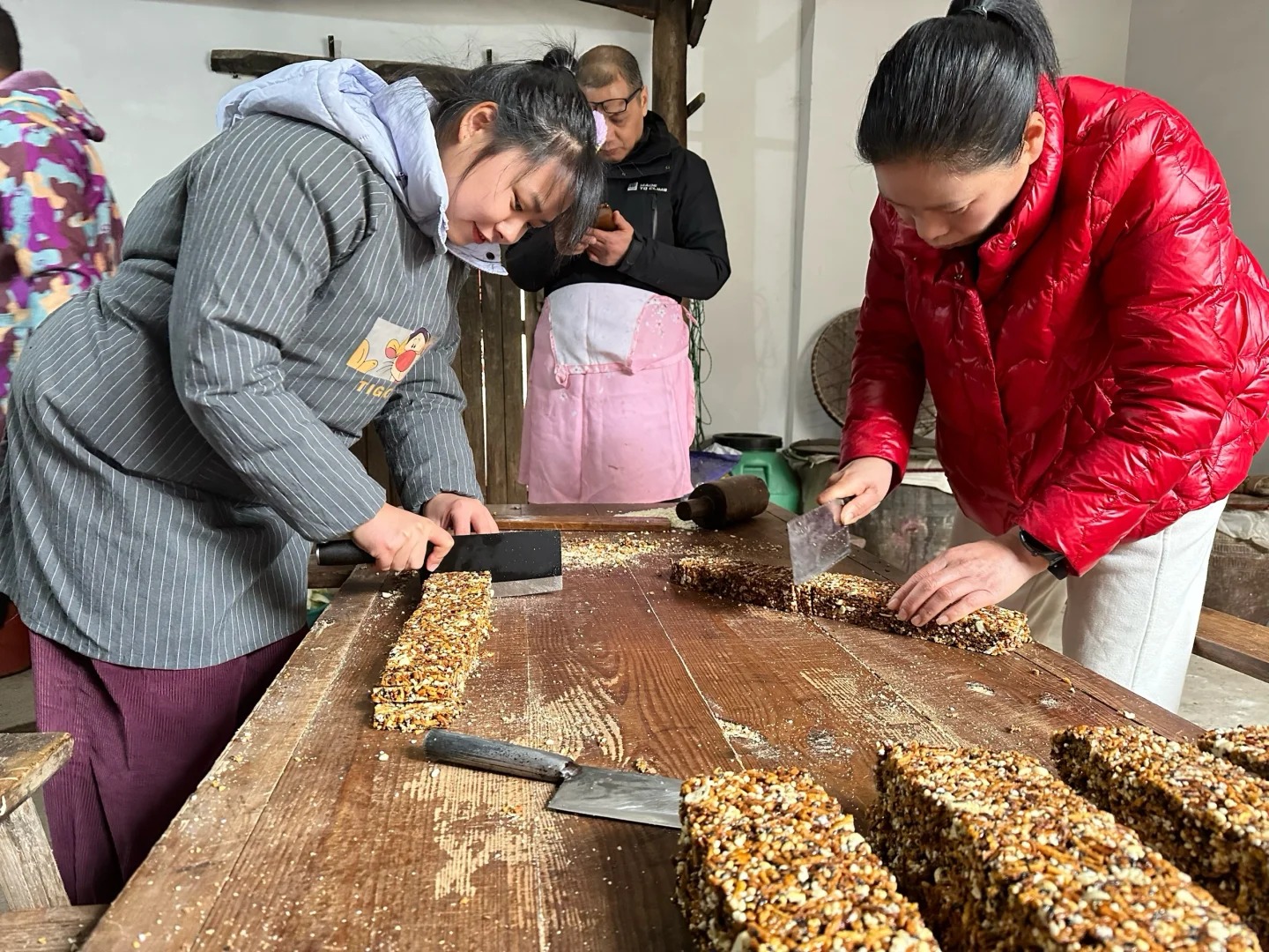 Món "lương khô" 400 năm tuổi từng khiến vua Càn Long tấm tắc, ngỡ lạ mà quen với ký ức Tết Việt- Ảnh 4.