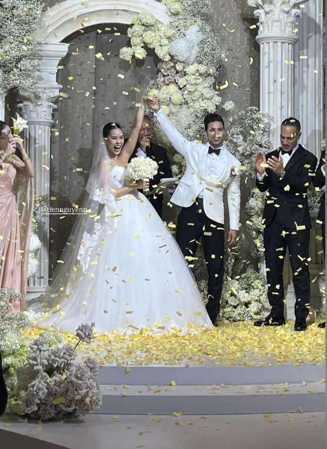 Chuyện tình "2 lần vượt ải ba vợ" của con rể tỷ phú Johnathan Hạnh Nguyễn: Lộ 1 điểm chênh lệch lớn - Ảnh 1. Chuyện tình "2 lần vượt ải ba vợ" của con rể tỷ phú Johnathan Hạnh Nguyễn: Lộ 1 điểm chênh lệch lớn - Ảnh 1.