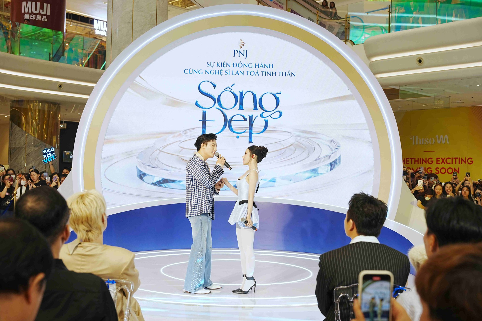 Anh Tú, LyLy, Vũ Cát Tường chia sẻ góc nhìn về "Sống đẹp" - Ảnh 1.