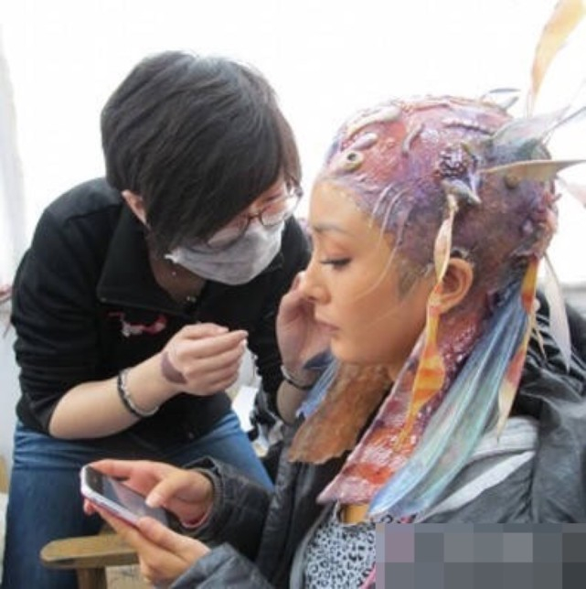 Một sao nữ được bạn trai thiếu gia đập tiền 3.400 tỷ nâng đỡ, đến Dương Mịch cũng bị bắt phải "làm nền" - Ảnh 4.