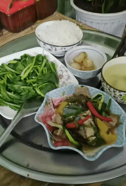 Tuổi trung niên, làm công nhân, tháng tiêu 2 triệu, tiết kiệm 11 triệu, từng đồng đều được tính toán và ghi chép cẩn thận- Ảnh 4.