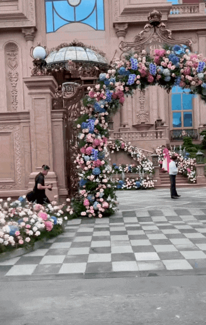 Đám cưới hé lộ dinh thự "khủng" nhất Phan Thiết - cô dâu là ái nữ tập đoàn nghìn tỷ kín tiếng nhất Việt Nam - Ảnh 4. Đám cưới hé lộ dinh thự "khủng" nhất Phan Thiết - cô dâu là ái nữ tập đoàn nghìn tỷ kín tiếng nhất Việt Nam - Ảnh 4.