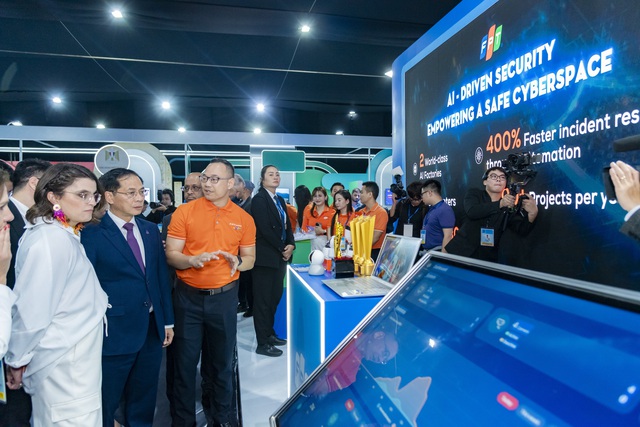 FPT muốn tham gia vào công nghệ đường sắt, đồng thời rót 100 triệu USD vào Quantum và AI- Ảnh 2. FPT muốn tham gia vào công nghệ đường sắt, đồng thời rót 100 triệu USD vào Quantum và AI- Ảnh 2.