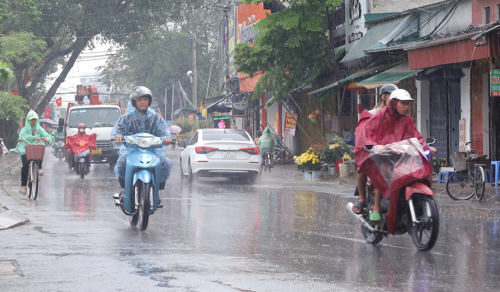 Miền Bắc sắp đón đợt không khí lạnh mới, mưa to trở lại - Ảnh 1.