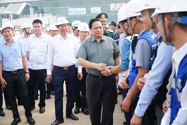 Trước ngày trọng đại, Thủ tướng thị sát và chỉ đạo "nóng" tại siêu dự án 16 tỷ USD của Việt Nam- Ảnh 1. Trước ngày trọng đại, Thủ tướng thị sát và chỉ đạo "nóng" tại siêu dự án 16 tỷ USD của Việt Nam- Ảnh 1.