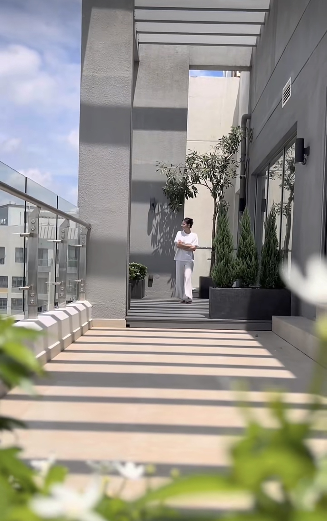 Mỹ nhân Việt có "style ăn cưới" đẹp rung chuyển thị giác, sống đời nữ hoàng trong penthouse triệu đô - Ảnh 12. Mỹ nhân Việt có "style ăn cưới" đẹp rung chuyển thị giác, sống đời nữ hoàng trong penthouse triệu đô - Ảnh 12.