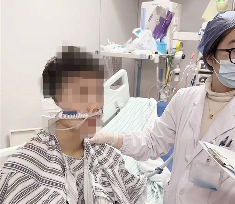 Bé trai 12 tuổi "phổi trắng xóa” chỉ sau 1 ngày mắc cúm: Cách phát hiện sớm cúm nặng ở trẻ- Ảnh 2.