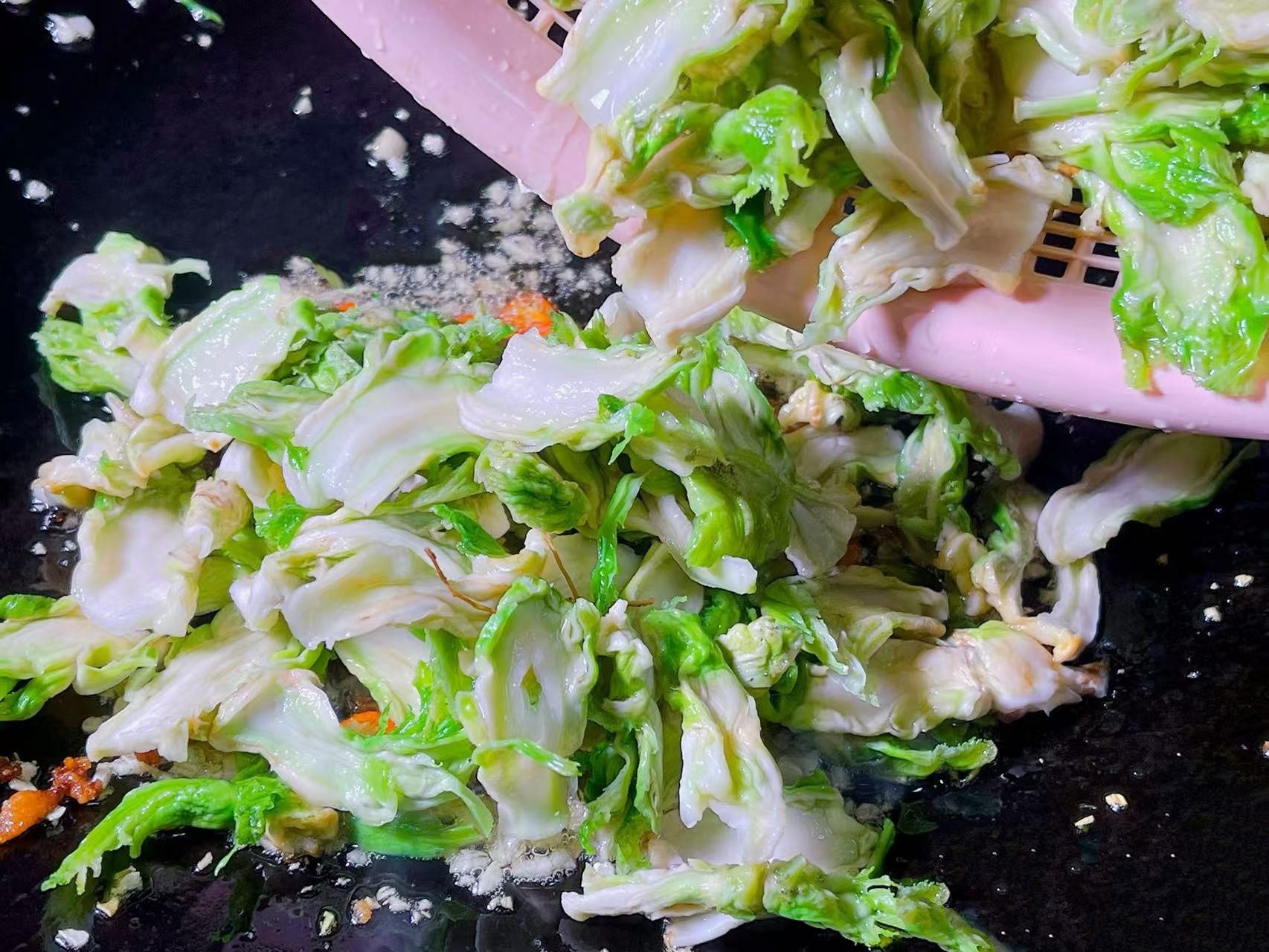 Loại rau "vua giải nhiệt" mùa đông: Mua về phơi khô, Tết lôi ra xào tóp mỡ thì thịt cá cũng "ra rìa" - Ảnh 9. Loại rau "vua giải nhiệt" mùa đông: Mua về phơi khô, Tết lôi ra xào tóp mỡ thì thịt cá cũng "ra rìa" - Ảnh 9.