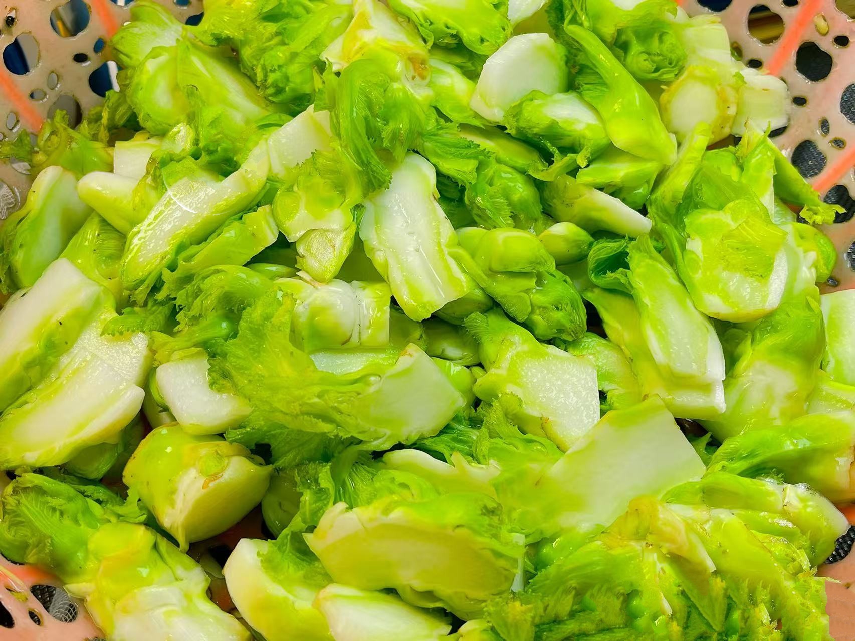 Loại rau "vua giải nhiệt" mùa đông: Mua về phơi khô, Tết lôi ra xào tóp mỡ thì thịt cá cũng "ra rìa" - Ảnh 2. Loại rau "vua giải nhiệt" mùa đông: Mua về phơi khô, Tết lôi ra xào tóp mỡ thì thịt cá cũng "ra rìa" - Ảnh 2.