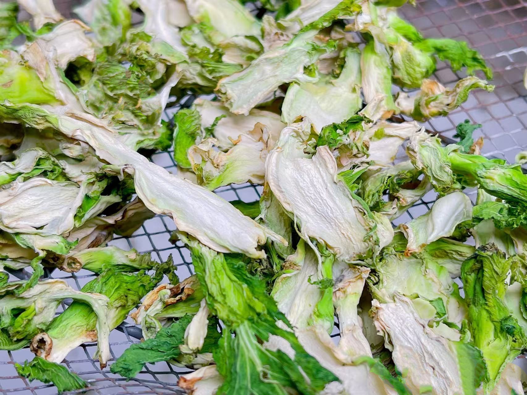 Loại rau "vua giải nhiệt" mùa đông: Mua về phơi khô, Tết lôi ra xào tóp mỡ thì thịt cá cũng "ra rìa" - Ảnh 4. Loại rau "vua giải nhiệt" mùa đông: Mua về phơi khô, Tết lôi ra xào tóp mỡ thì thịt cá cũng "ra rìa" - Ảnh 4.