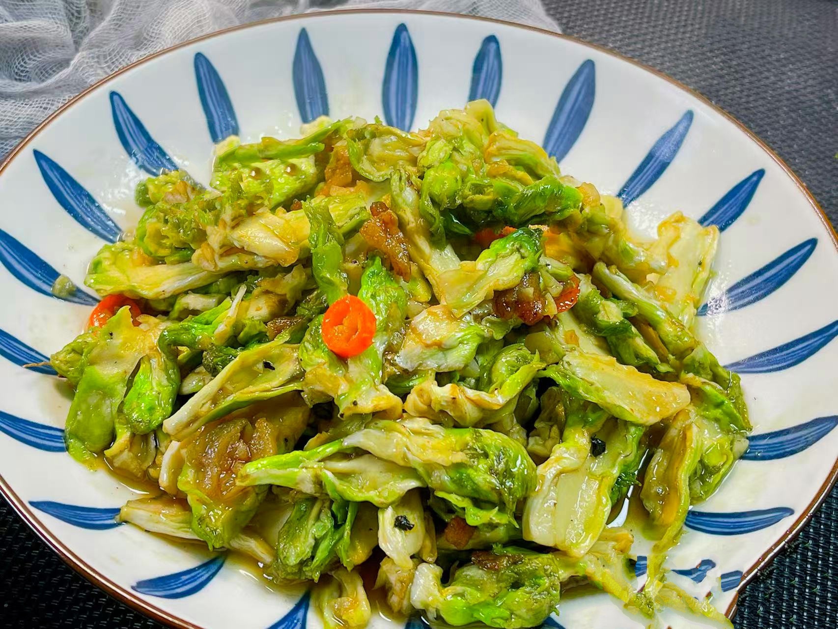 Loại rau "vua giải nhiệt" mùa đông: Mua về phơi khô, Tết lôi ra xào tóp mỡ thì thịt cá cũng "ra rìa" - Ảnh 11. Loại rau "vua giải nhiệt" mùa đông: Mua về phơi khô, Tết lôi ra xào tóp mỡ thì thịt cá cũng "ra rìa" - Ảnh 11.