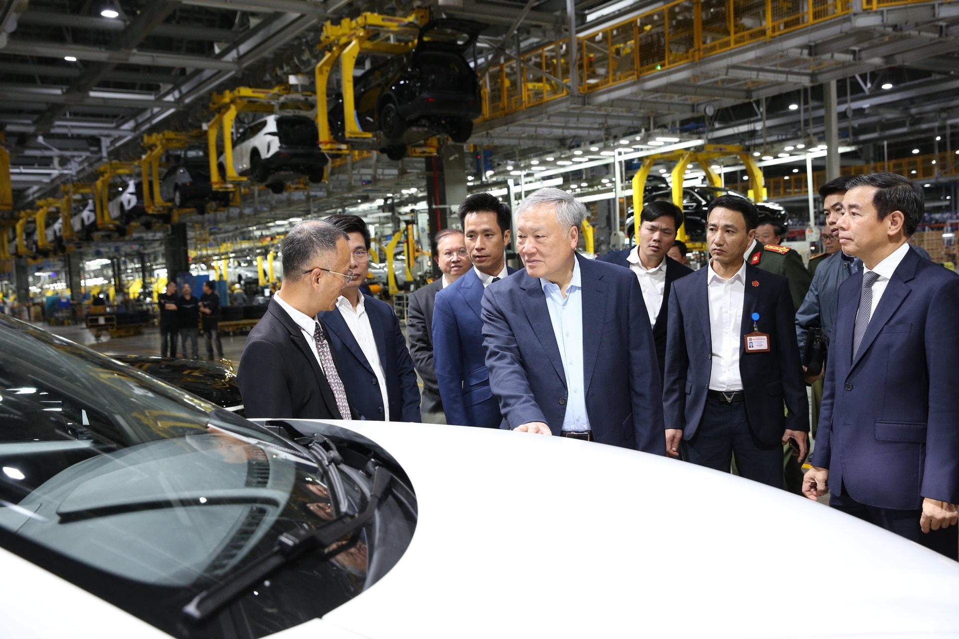 Thăm nhà máy VinFast, Phó Thủ tướng chỉ ra hướng đi đúng của Tập đoàn tỷ phú Phạm Nhật Vượng- Ảnh 3.