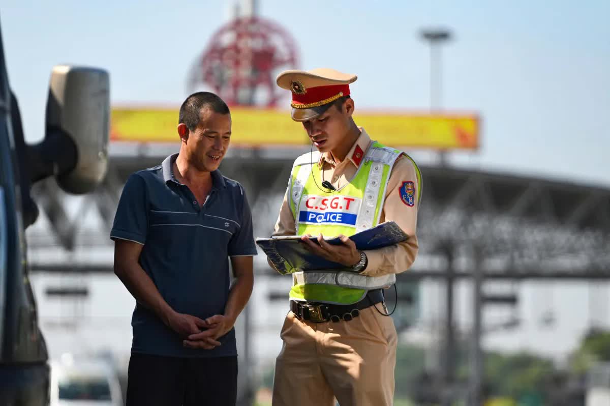 Cục CSGT sẽ gửi thông báo vi phạm qua VNeTraffic chỉ sau 2 giờ phát hiện- Ảnh 3. Cục CSGT sẽ gửi thông báo vi phạm qua VNeTraffic chỉ sau 2 giờ phát hiện- Ảnh 3.