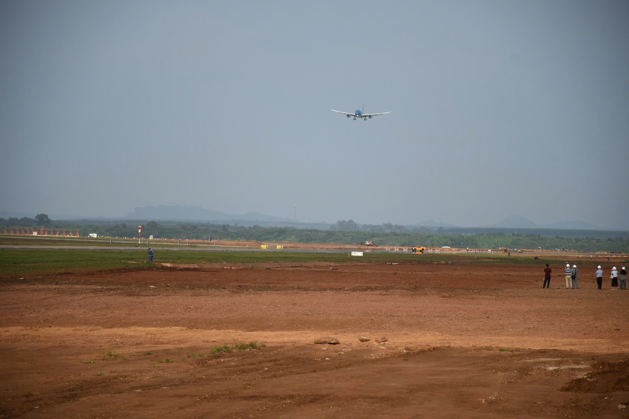 CLIP: Cận cảnh máy bay Boeing 787 vừa đáp xuống sân bay Long Thành - Ảnh 10.