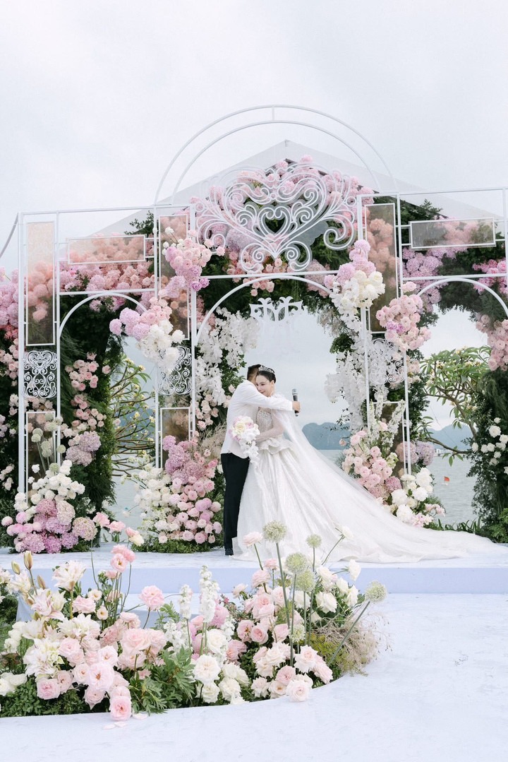 Nữ nghệ sĩ Việt là "đại gia đất mỏ", 45 tuổi lấy chồng, BĐS trải dài từ Nam ra Bắc- Ảnh 2. Nữ nghệ sĩ Việt là "đại gia đất mỏ", 45 tuổi lấy chồng, BĐS trải dài từ Nam ra Bắc- Ảnh 2.