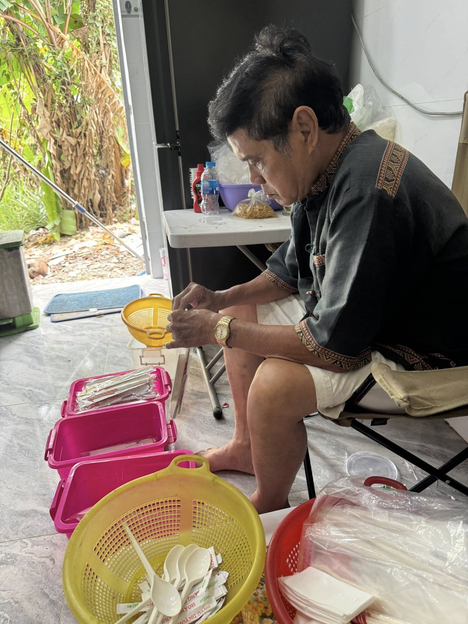 Nam diễn viên cả nước biết mặt nay làm shipper, chạy 30km giao hàng nhưng nhận cái kết chua xót- Ảnh 6. Nam diễn viên cả nước biết mặt nay làm shipper, chạy 30km giao hàng nhưng nhận cái kết chua xót- Ảnh 6.