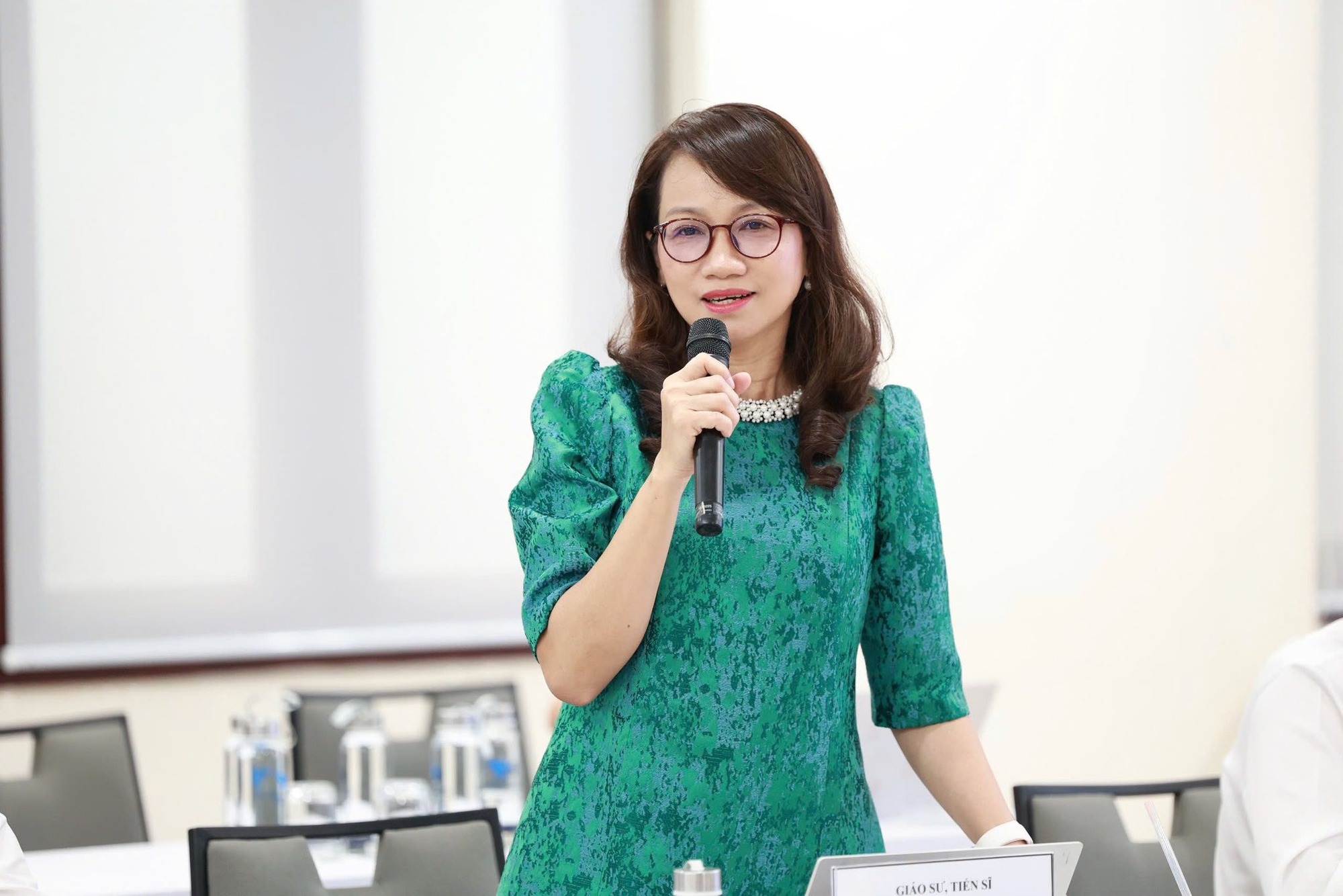 Chân dung nữ giám đốc đầu tiên của ĐHQG TPHCM - Ảnh 4.