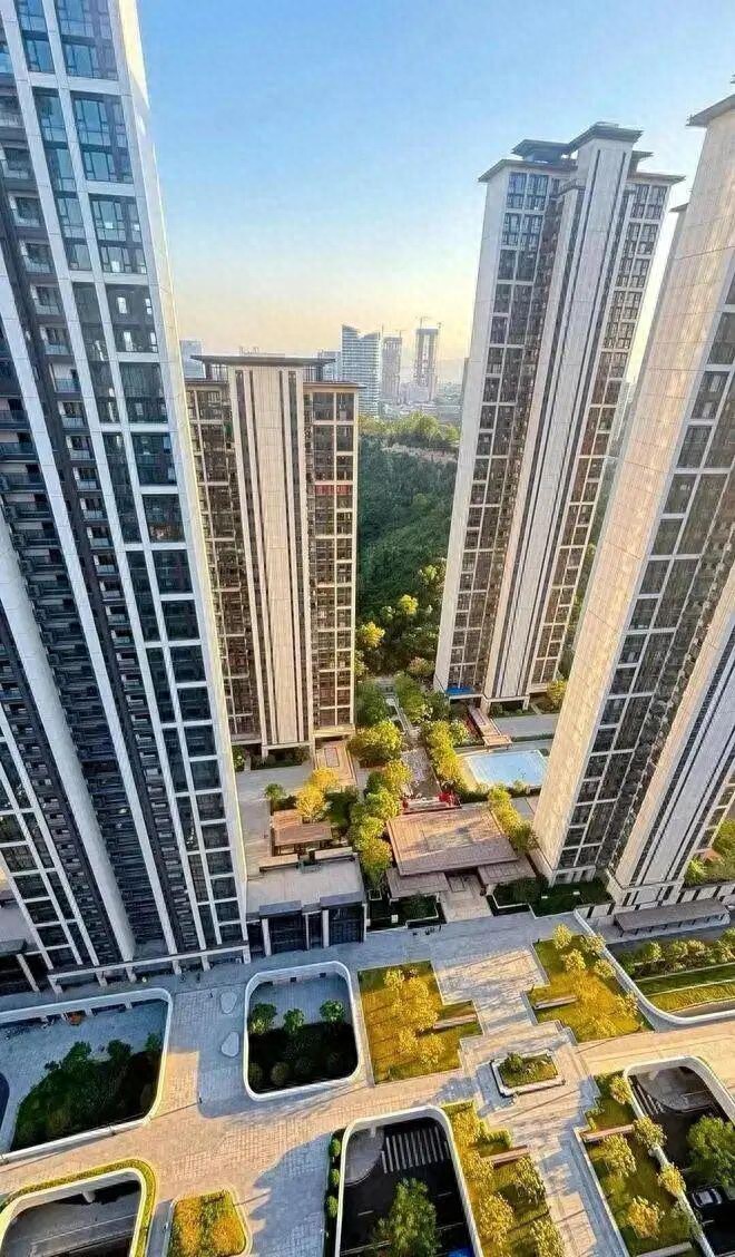  Bán căn hộ tầng 33 để về tòa nhà cũ không thang máy, tôi mới hiểu mình đã lãng phí tiền suốt nhiều năm- Ảnh 1.